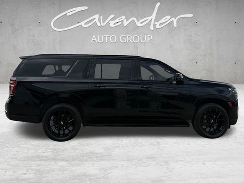 Used 2022 Chevrolet Suburban RST w/ Luxury Package RWD image 17