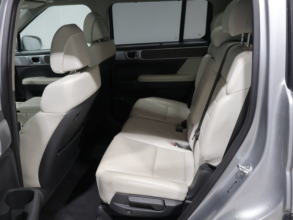 Used 2024 Hyundai Santa Fe Limited AWD/4WD image 18