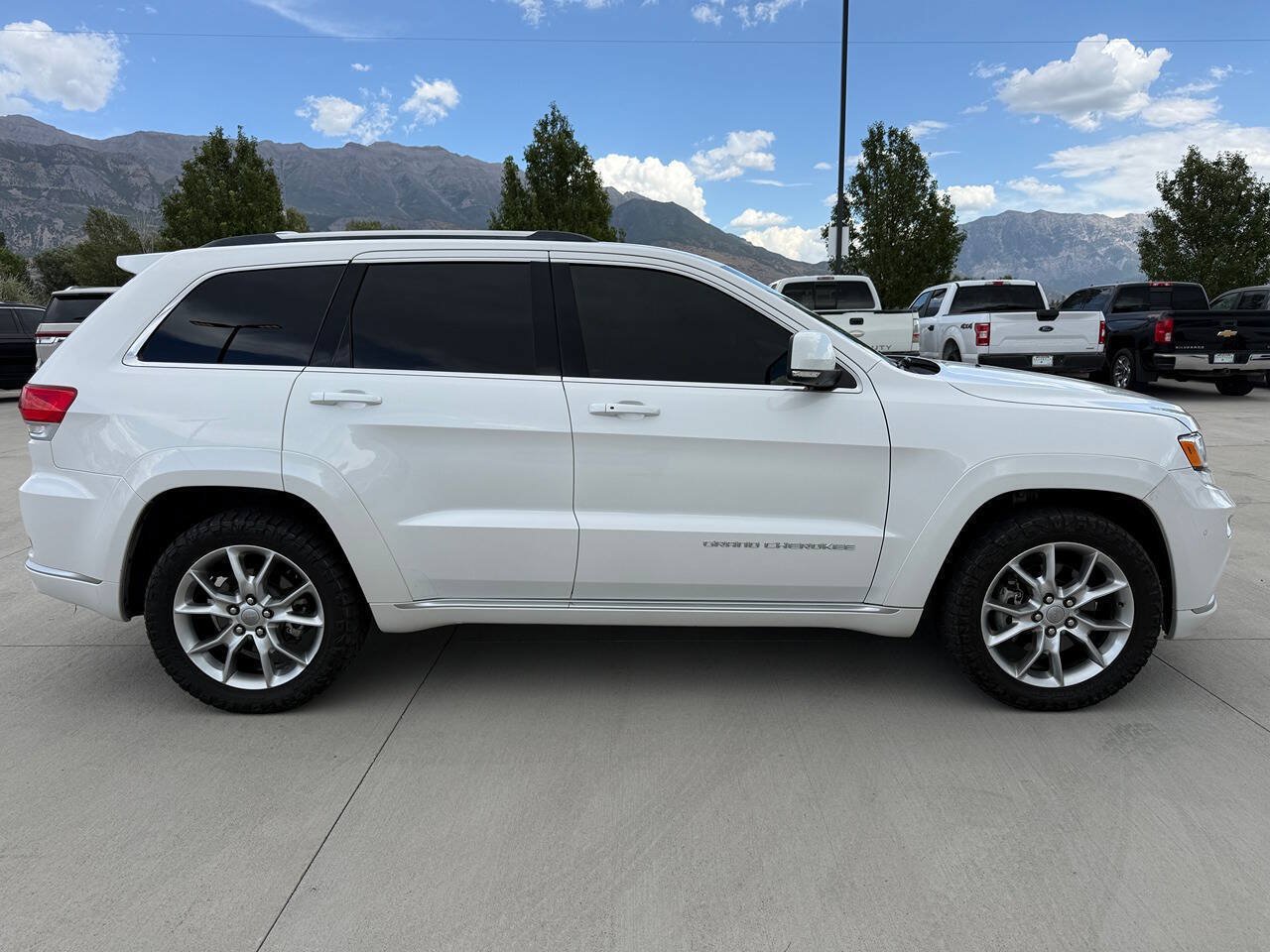 Used 2016 Jeep Grand Cherokee Summit w/ Platinum Series Group AWD/4WD image 2