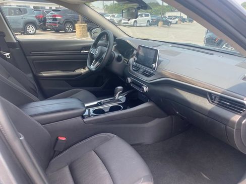 Used 2024 Nissan Altima 2.5 SV FWD image 29