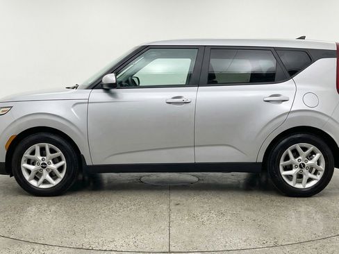 Used 2025 Kia Soul LX w/ LX Technology Package FWD image 5