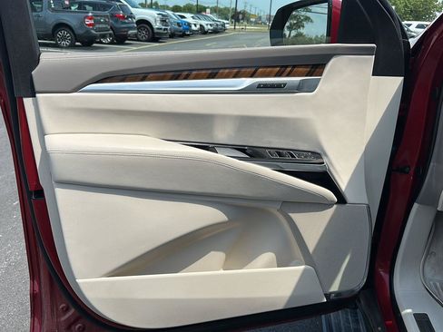 Used 2025 Cadillac Escalade ESV Sport Platinum AWD/4WD image 16
