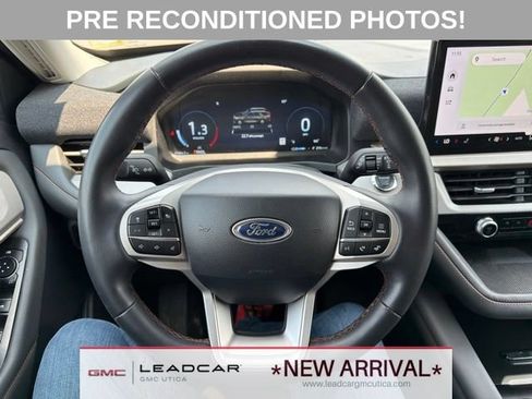 Used 2025 Ford Explorer Active AWD/4WD image 23