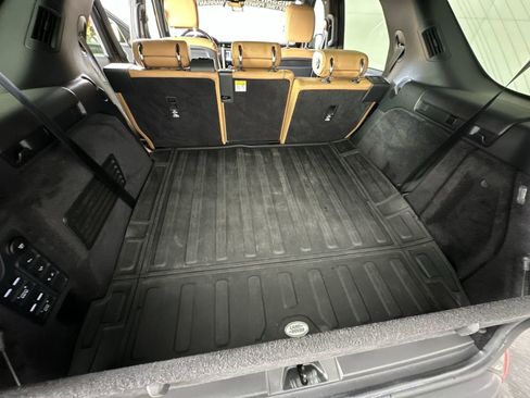 Used 2020 Land Rover Discovery HSE image 31