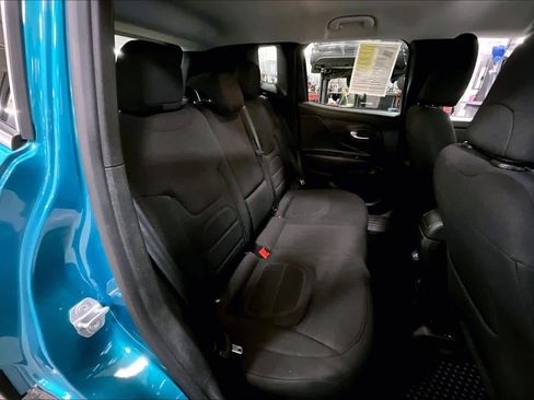 Used 2022 Jeep Renegade Latitude w/ Convenience Group image 19