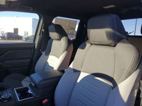 Used 2025 Toyota Tacoma TRD Off-Road image 12