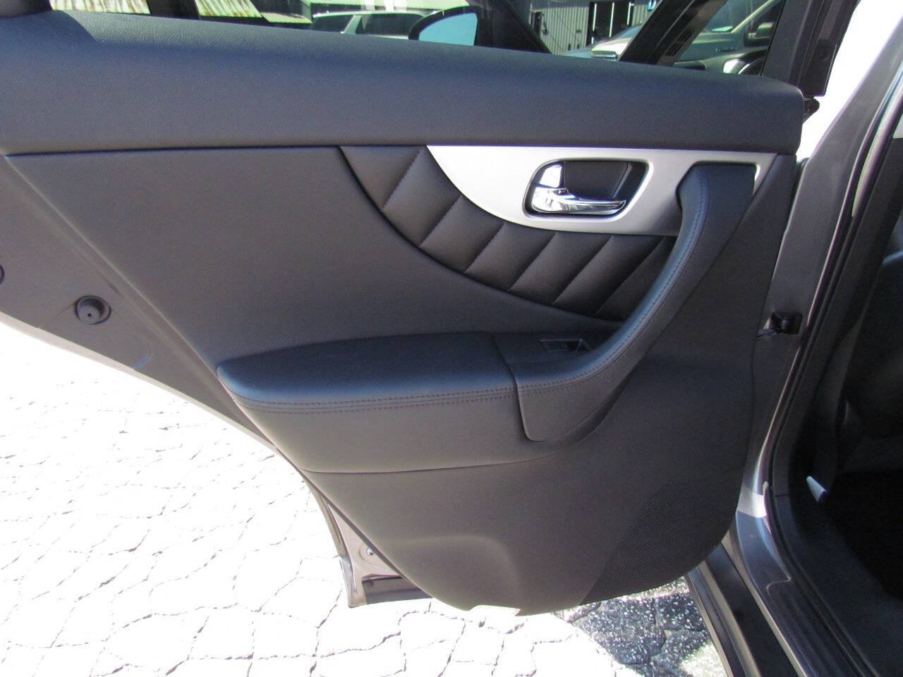 Used 2012 INFINITI FX35 AWD w/ Premium Pkg image 13