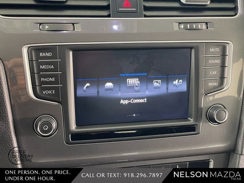 Used 2017 Volkswagen Golf Alltrack S image 31