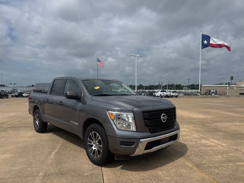 Certified 2022 Nissan Titan SV RWD image 2