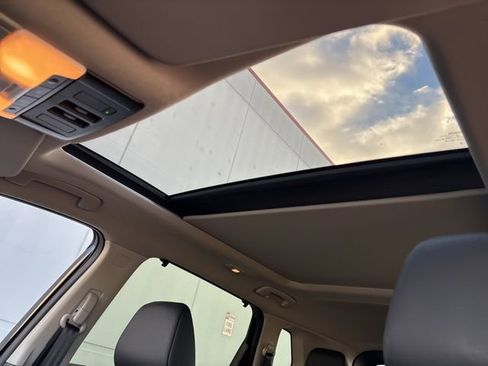 Used 2025 Nissan Rogue SV w/ SV Premium Package image 33