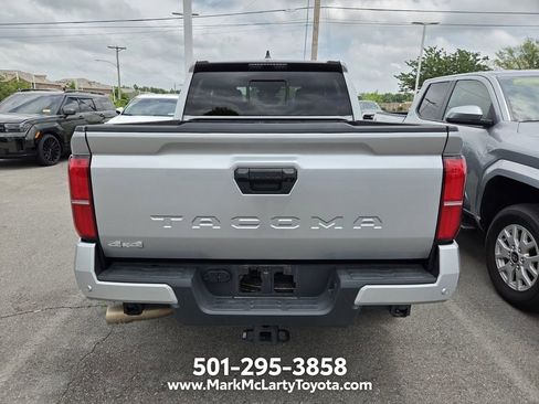 Used 2025 Toyota Tacoma SR5 AWD/4WD image 10