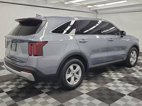 Certified 2024 Kia Sorento LX FWD image 6