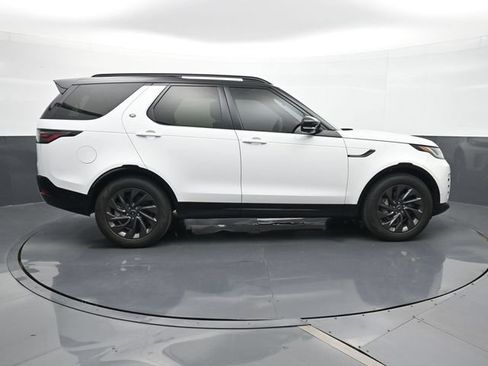 Used 2024 Land Rover Discovery Dynamic SE AWD/4WD image 21