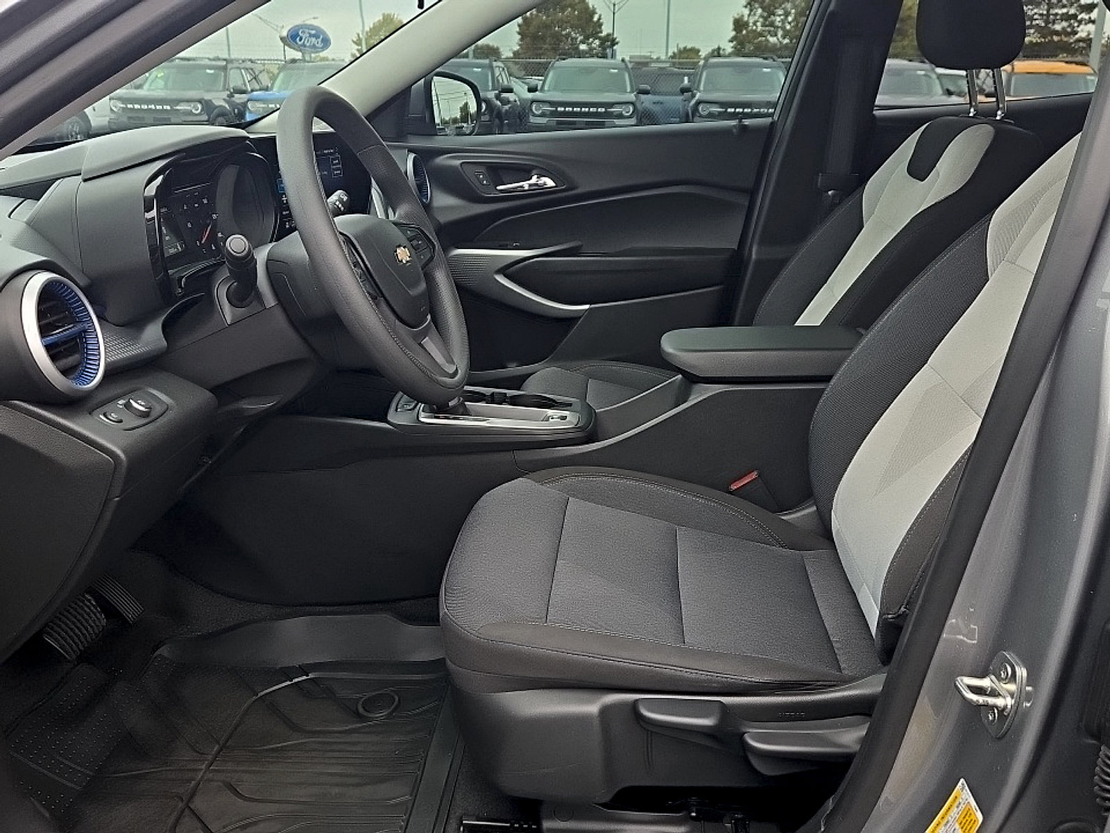 Used 2024 Chevrolet Trax LS w/ LS Convenience Package FWD image 11