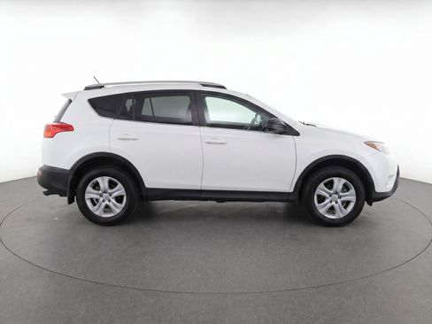 Used 2015 Toyota RAV4 LE AWD/4WD image 8
