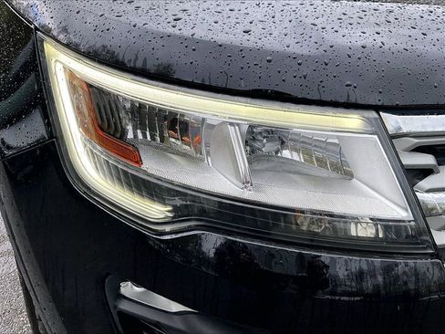 Used 2018 Ford Explorer Limited AWD/4WD image 27
