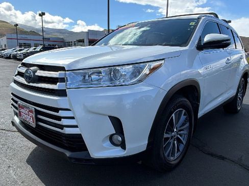 Used 2019 Toyota Highlander XLE AWD/4WD image 7
