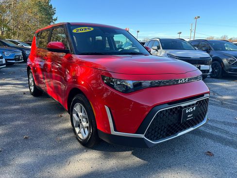 Used 2025 Kia Soul LX w/ LX Technology Package image 9