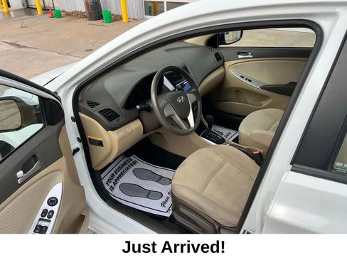 Used 2014 Hyundai Accent GLS image 2