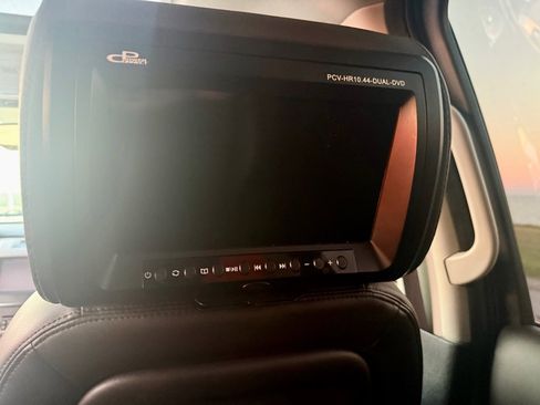 Used 2014 Cadillac Escalade ESV Premium image 23