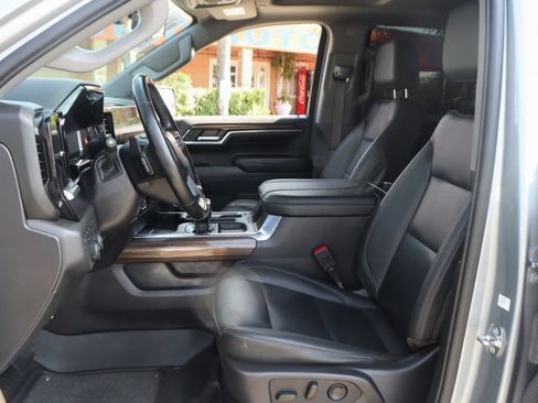 Used 2024 Chevrolet Silverado 1500 LT Trail Boss w/ LT Trail Boss Premium Package AWD/4WD image 18
