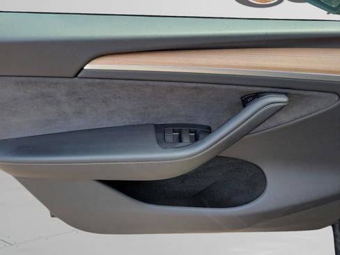 Used 2024 Tesla Model Y Long Range AWD/4WD image 25