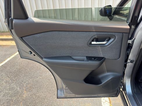 Used 2022 Nissan Rogue SV FWD image 35