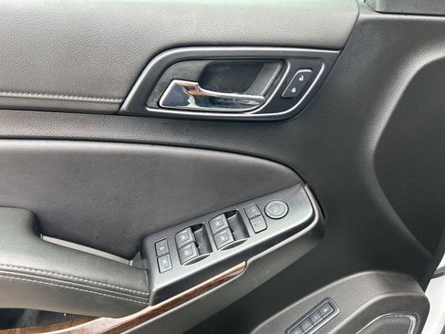Used 2019 Chevrolet Suburban LT image 11