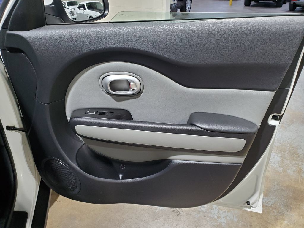 Used 2016 Kia Soul FWD image 16