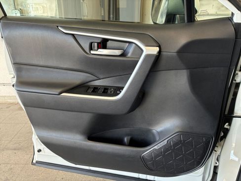 Used 2025 Toyota RAV4 XLE w/ Convenience Package image 18