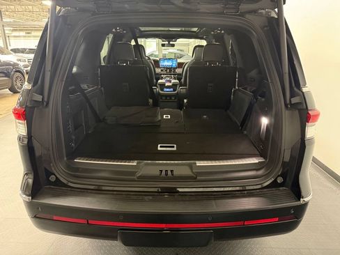 Used 2024 Lincoln Navigator Reserve AWD/4WD image 17