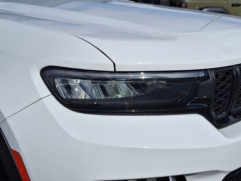 Used 2023 Jeep Grand Cherokee Limited w/ Black Appearance Package image 10