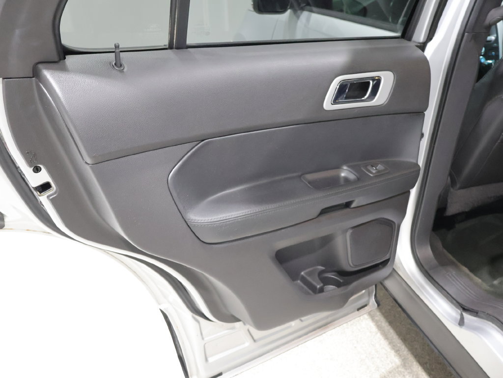 Used 2015 Ford Explorer XLT w/ Equipment Group 202A FWD image 21