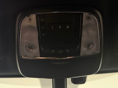 Used 2021 Jeep Grand Cherokee Limited AWD/4WD image 27