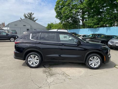 New 2026 Mitsubishi Outlander ES AWD/4WD image 4