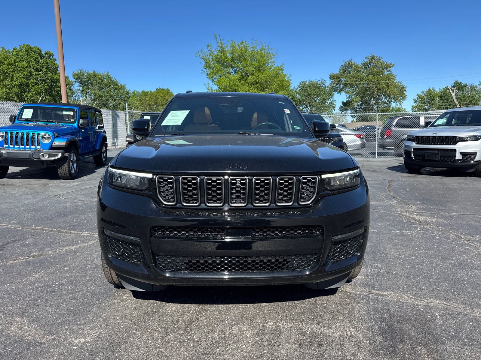Used 2024 Jeep Grand Cherokee L Summit AWD/4WD image 2