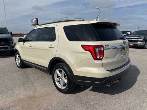 Used 2018 Ford Explorer XLT w/ Equipment Group 201A image 6