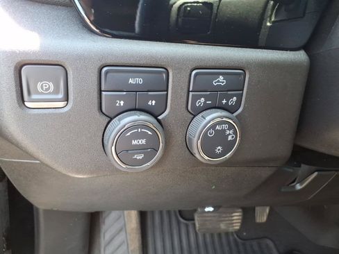 Used 2022 Chevrolet Silverado 1500 LT AWD/4WD image 26