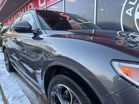 Used 2023 Alfa Romeo Stelvio Ti image 6