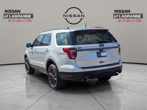 Used 2018 Ford Explorer XLT w/ Equipment Group 202A image 7