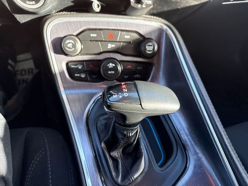 Used 2016 Dodge Challenger SXT image 19