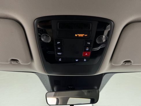 Used 2025 Kia Carnival FWD image 73