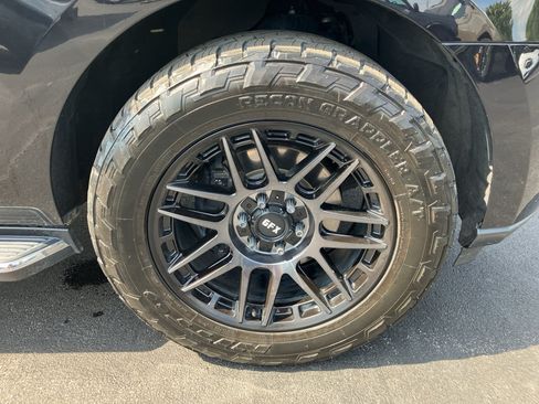 Used 2022 Ford Expedition Limited RWD image 10