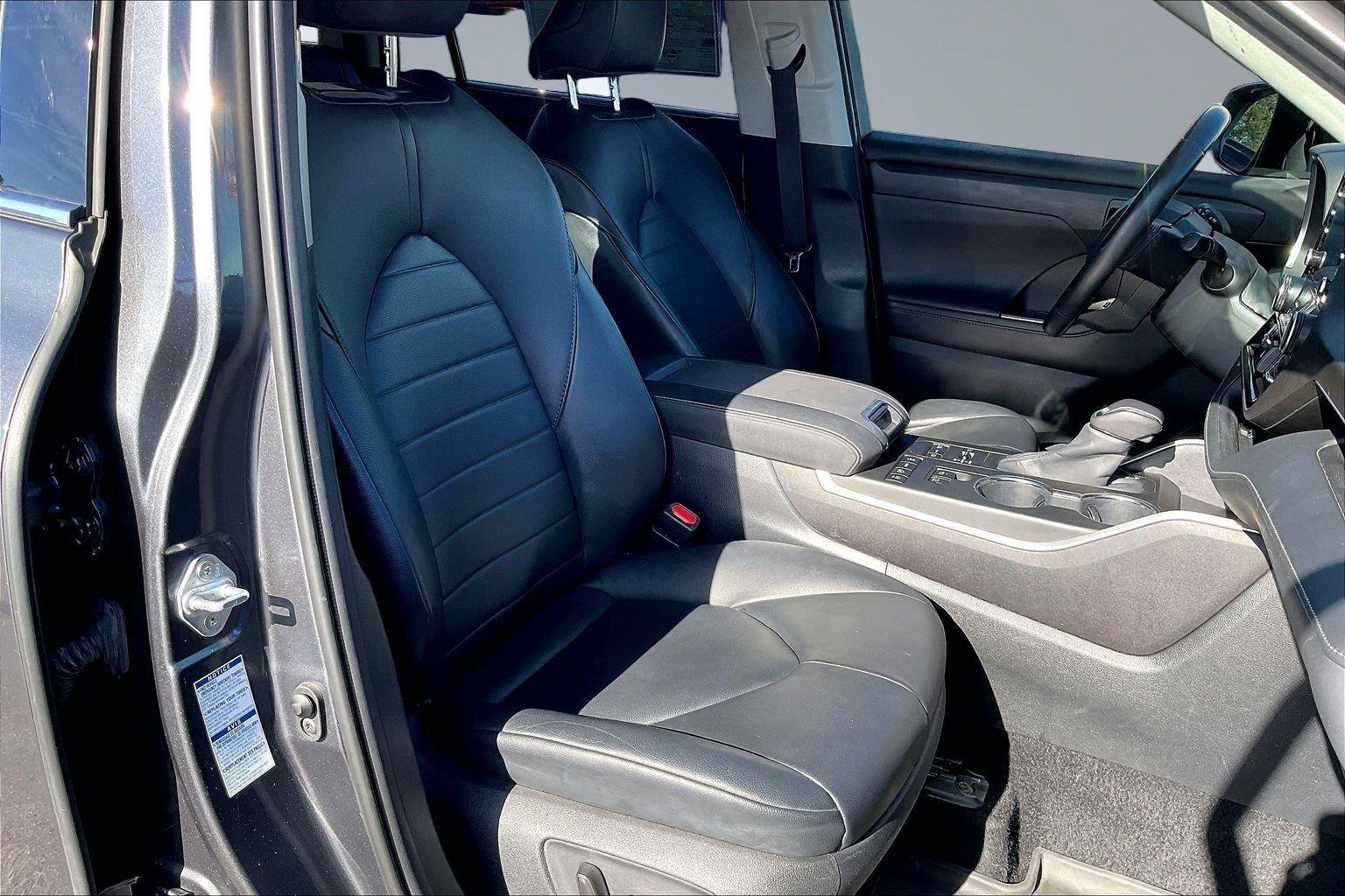 Used 2020 Toyota Highlander XLE AWD/4WD image 8