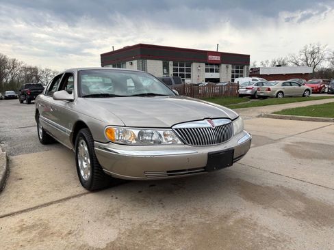 Used 1999 Lincoln Continental image 3