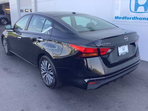 Used 2024 Nissan Altima 2.5 SV FWD image 3