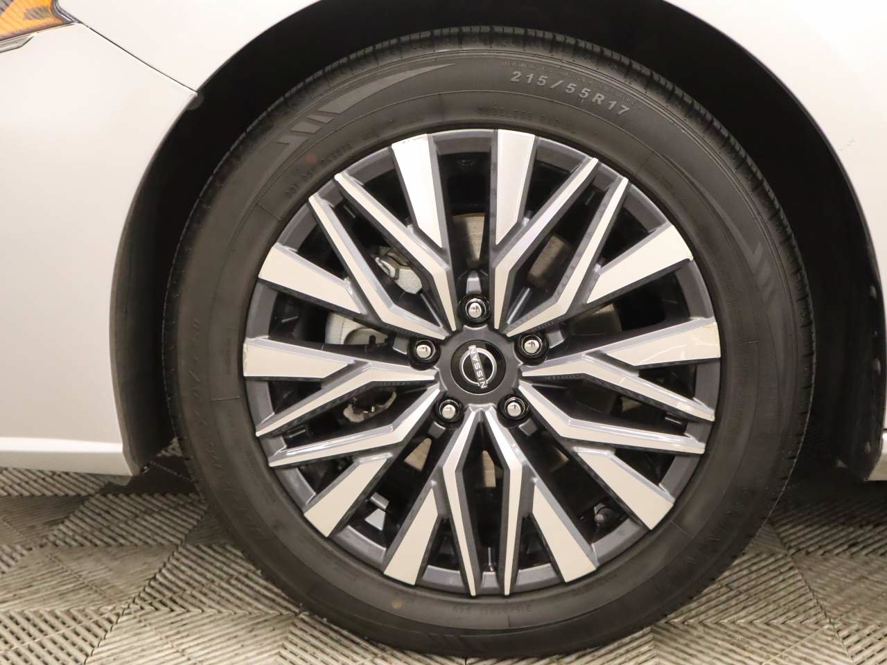 Used 2025 Nissan Altima 2.5 SV FWD image 6