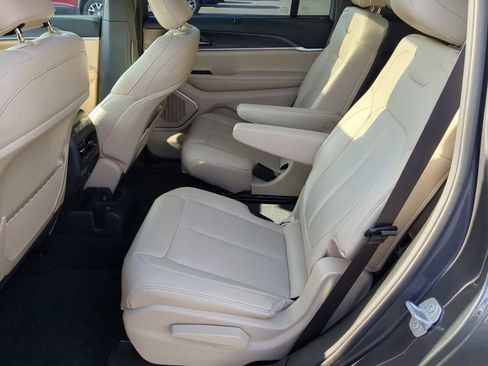 Used 2024 Jeep Grand Cherokee L Limited w/ Luxury Tech Group II image 24