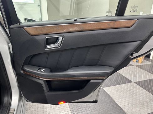 Used 2011 Mercedes-Benz E 350 4MATIC Wagon image 21
