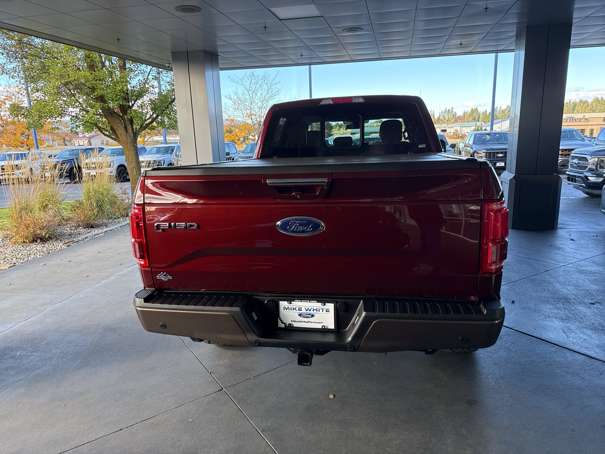 Used 2015 Ford F150 Lariat w/ Equipment Group 502A Luxury AWD/4WD image 4